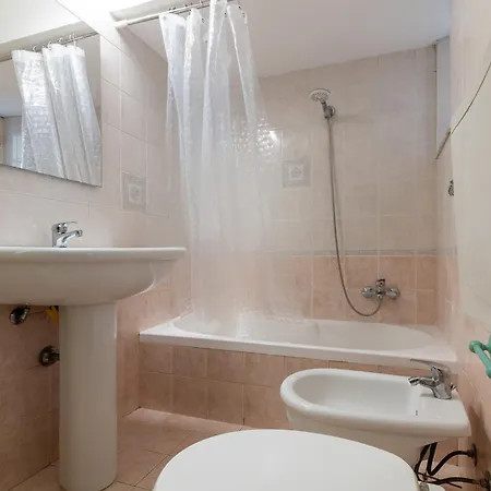 Apartment - 21 Steps To Everywhere In